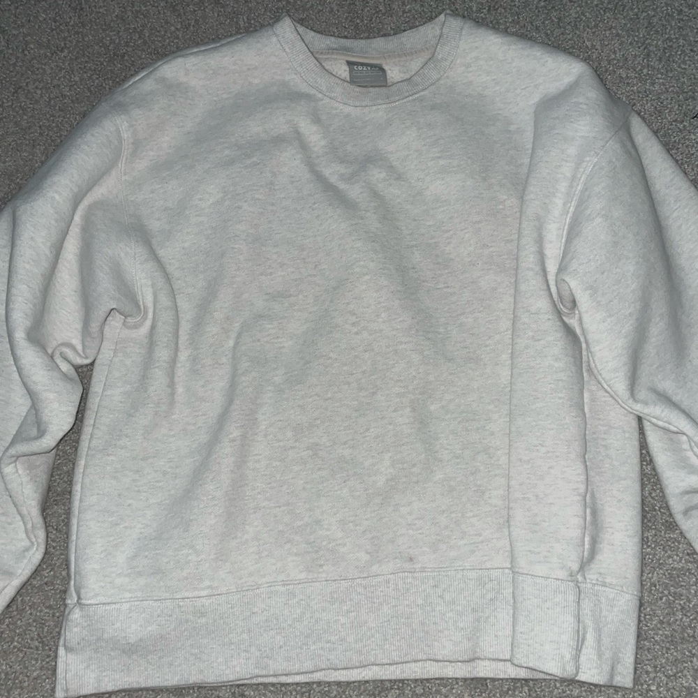 Aritzia Heather cloud white crew neck